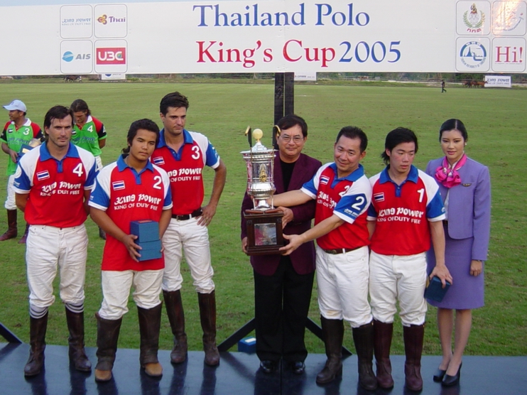 Thailand A - Winners of the Kings Cup with the Chairman of Thai Airways