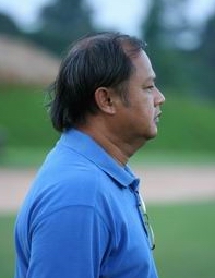 Khun Daeng - sponsor and chief spectator at the Election Cup